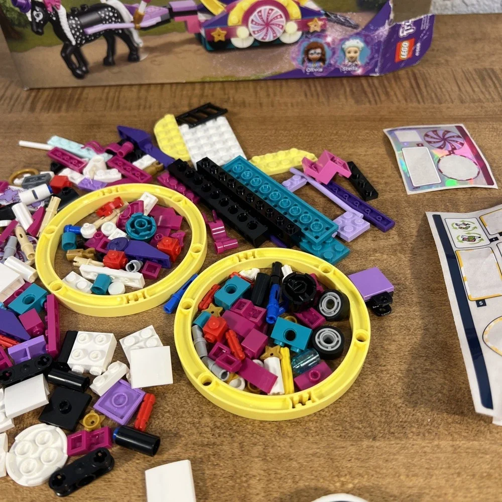 LEGO Friends - Heartlake City Organic Café - 41444 & Magical Acrobatics 41686